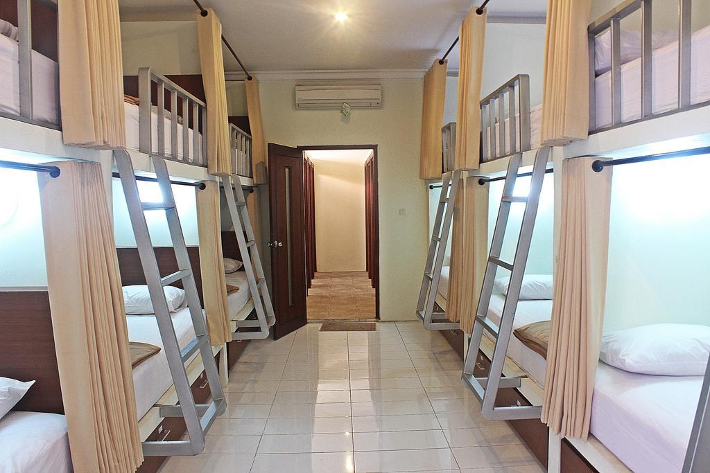 Hostel Mirah Legian (Bali) Room photo