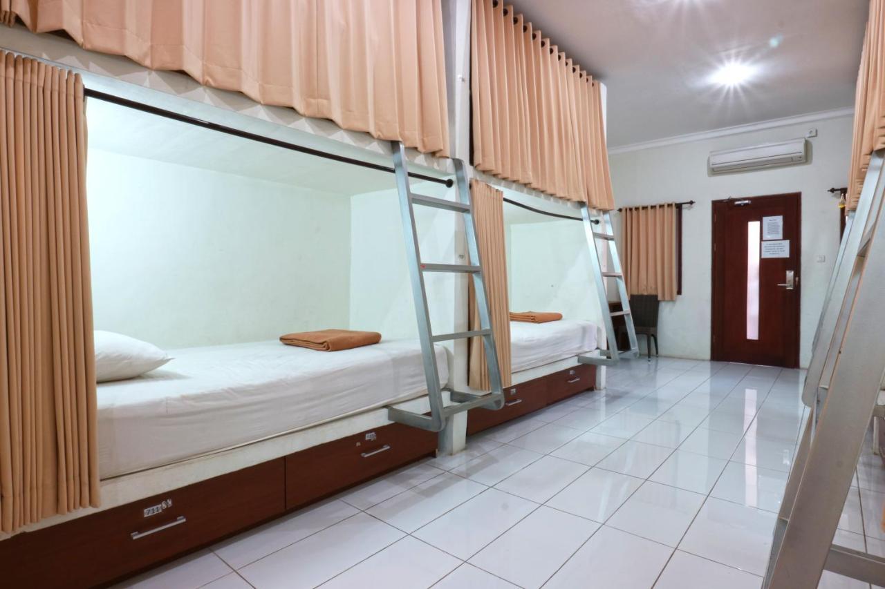 Hostel Mirah Legian (Bali) Exterior photo